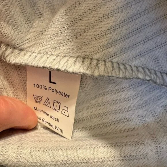 Women’s pullover size large - Picture 5 of 5